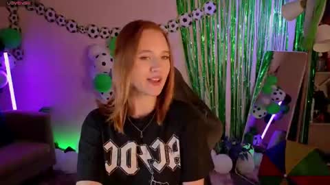 Snapshot of casey_sweeet chatting on June 2026 04:21:02 PM Casey sweeet online show from June 2026 04:21:02 PM
