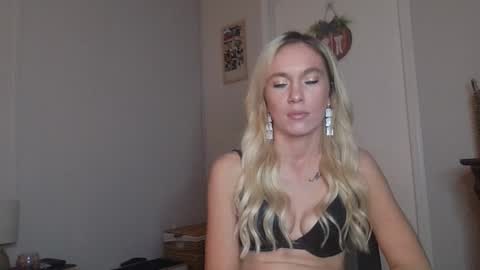 Snapshot of caseygirl6879 chatting on October 2025 04:46:02 AM Casey Lakes online show from October 2025 04:46:02 AM