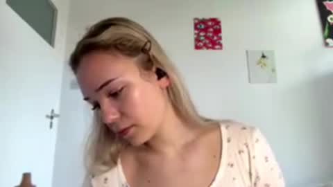 Olivia online show from March 2026 08:08:02 AM