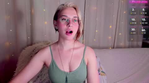 Snapshot of cassy_moore chatting on November 2025 08:10:01 PM Ellie online show from November 2025 08:10:01 PM