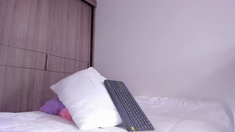 Snapshot of cata_n_cami chatting on December 2024 05:11:02 PM cata_n_cami online show from December 2024 05:11:02 PM