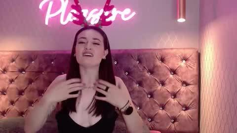 cataleyadamourx online show from December 2025 11:39:02 AM