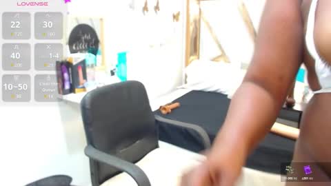 Snapshot of catalillina_love1 chatting on February 2025 06:23:02 PM Cata online show from February 2025 06:23:02 PM