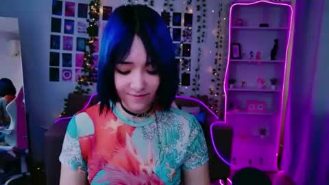 Snapshot of catharinejones chatting on July 2026 10:02:02 AM KettieHi My name is Katie I love drawing and I can play the guitar. And love dancing online show from July 2026 10:02:02 AM