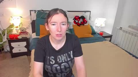 Catrin online show from October 2025 06:59:01 AM