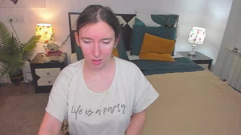 Catrin online show from November 2025 07:14:01 AM