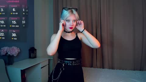 Mia online show from April 2026 11:11:01 AM