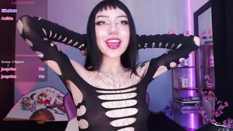 Cati help me reach my goal of 100 thumbs up again 3 online show from February 2025 01:28:01 PM