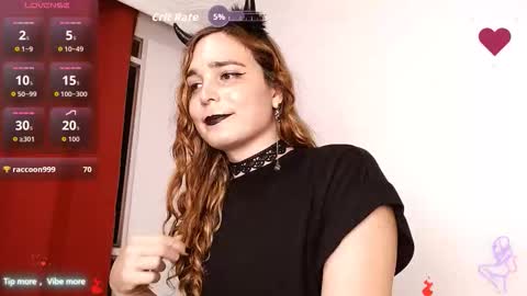 Snapshot of catnessa_ chatting on November 2025 01:18:02 AM Catalina Restrepo online show from November 2025 01:18:02 AM