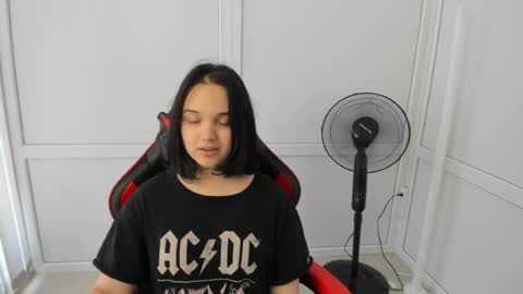 Snapshot of catrine_cute chatting on June 2026 06:35:01 AM Catrine online show from June 2026 06:35:01 AM