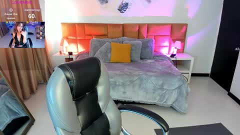 catti_brie_ online show from October 2025 11:55:01 AM