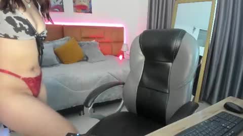 catti_brie_ online show from June 2026 11:45:01 AM