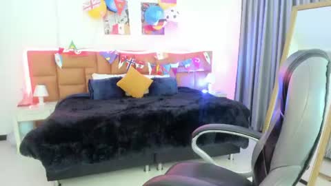 catti_brie_ online show from July 2026 11:37:02 AM