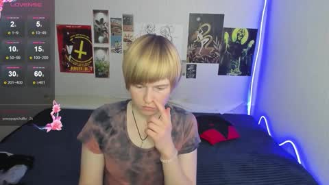 cattie_w_ online show from December 2025 01:25:01 AM