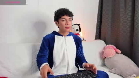 Cayden online show from November 2025 04:07:01 AM