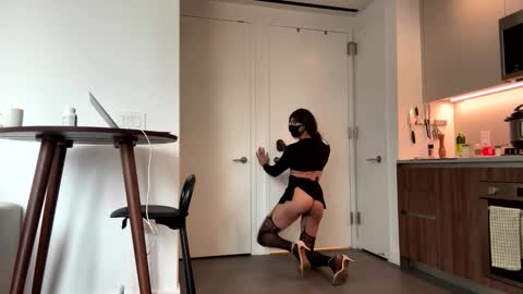 Naomi online show from November 2025 06:17:01 PM