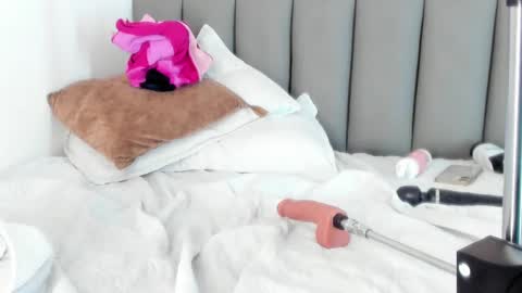 celeste_smmith_ online show from February 2025 09:31:01 AM