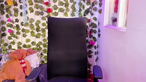 Snapshot of celestinepurple chatting on December 2024 07:46:02 PM Celestineeeeee online show from December 2024 07:46:02 PM