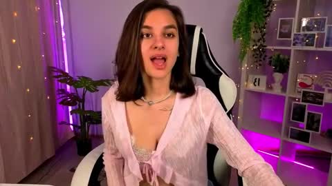  Celine  online show from November 2025 03:38:01 AM