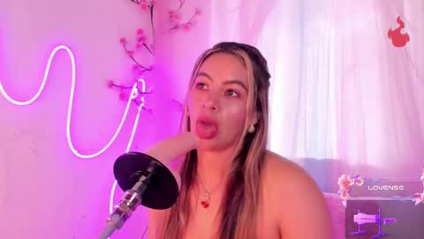 Hello guys my name is Sofi and Lizzie and  Vanessa online show from October 2025 04:04:02 PM