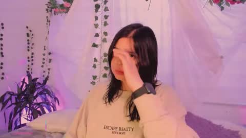 Hello guys my name is Sofi and Lizzie and  Vanessa online show from December 2025 03:57:01 AM