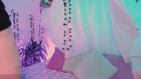 Hello guys my name is Sofi and Lizzie and  Vanessa online show from December 2025 03:03:02 AM