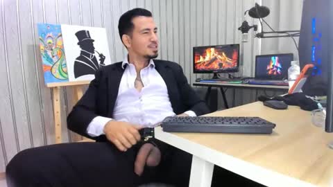 Snapshot of cesar_dant chatting on May 2026 04:01:01 PM Cesar online show from May 2026 04:01:01 PM