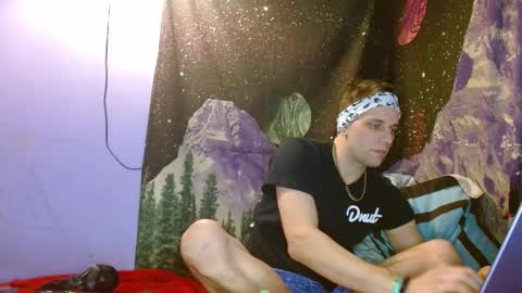 Snapshot of cguffey2284 chatting on January 2025 02:21:02 AM cguffey2284 online show from January 2025 02:21:02 AM