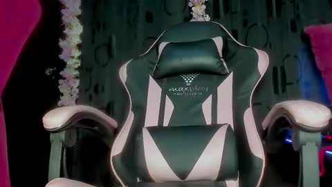 chaminelan online show from January 2026 07:39:02 PM