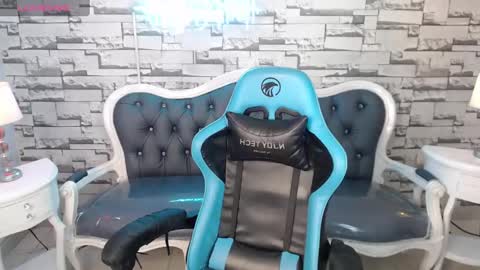 Snapshot of channel_blonde_a chatting on December 2024 10:39:02 AM channel_blonde_a online show from December 2024 10:39:02 AM