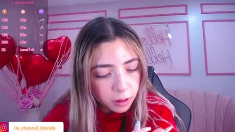 Snapshot of channel_blonde_a chatting on February 2025 10:43:01 PM channel_blonde_a online show from February 2025 10:43:01 PM