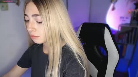 Snapshot of channel_blonde_a chatting on October 2025 05:07:02 AM channel_blonde_a online show from October 2025 05:07:02 AM