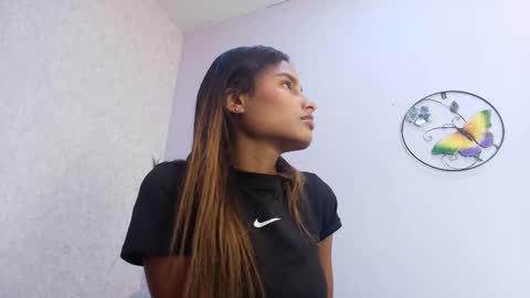 Raquel  online show from October 2025 12:05:01 PM