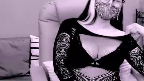 The Queen online show from November 2025 11:25:02 PM