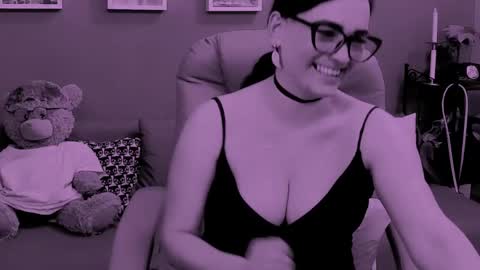 Snapshot of chantallovely chatting on April 2026 08:06:02 AM The Queen online show from April 2026 08:06:02 AM