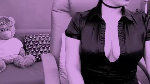 Snapshot of chantallovely chatting on May 2026 10:36:01 AM The Queen online show from May 2026 10:36:01 AM