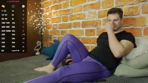 Charlie Smiley online show from December 2025 04:39:02 AM