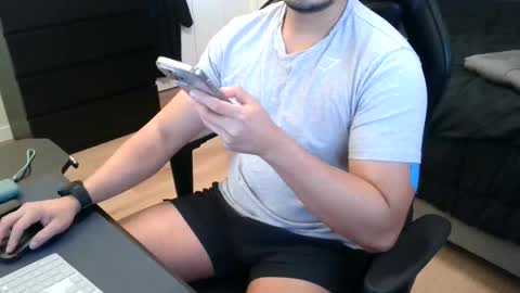 charliekkw online show from November 2025 08:57:01 PM