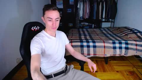 carlos reyes online show from February 2025 01:45:01 AM