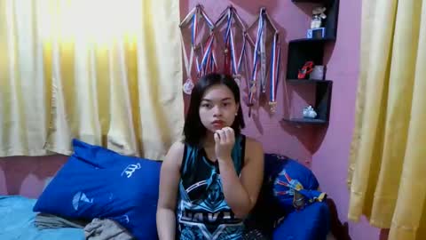 Snapshot of charlincadorna125 chatting on April 2026 08:31:01 AM Sweetieeche online show from April 2026 08:31:01 AM