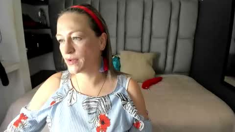 Charlot milf online show from November 2025 12:44:02 PM