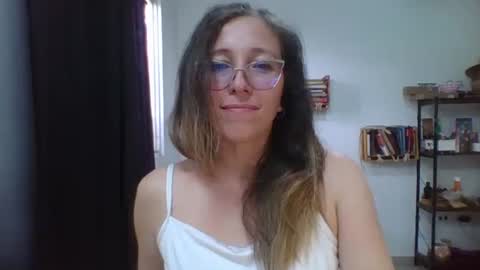 Snapshot of charlot_ponze chatting on February 2026 11:32:01 PM charlott online show from February 2026 11:32:01 PM