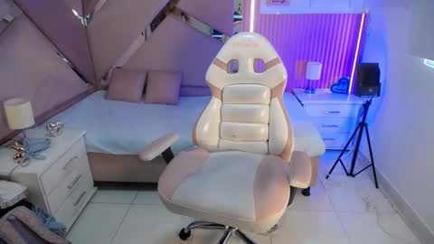 Snapshot of charlotte__ebony_ chatting on October 2025 01:09:02 PM Charlotte  online show from October 2025 01:09:02 PM