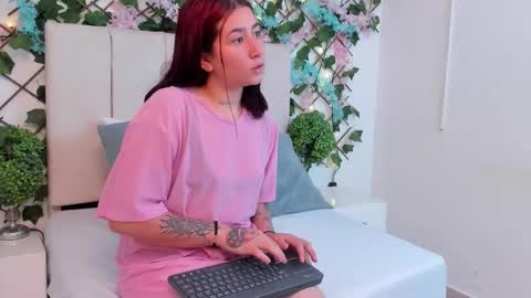 Snapshot of charlotte_blossom chatting on November 2025 08:01:01 PM Charlotte Blossom online show from November 2025 08:01:01 PM