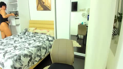 Charlotte online show from February 2025 06:04:01 AM