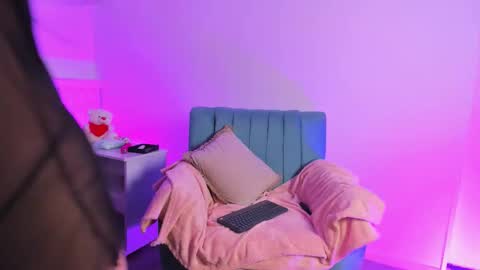 Charlottee01  online show from February 2026 11:17:01 AM