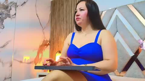 Charlotte  Schmidt online show from April 2026 11:38:02 AM