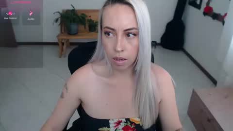 Snapshot of charlottezoe1 chatting on December 2024 05:57:01 PM charlottezoe online show from December 2024 05:57:01 PM