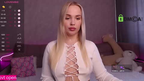 Snapshot of chatur_babes_ chatting on February 2025 06:40:01 AM Im Elya inst Elya Elfie online show from February 2025 06:40:01 AM