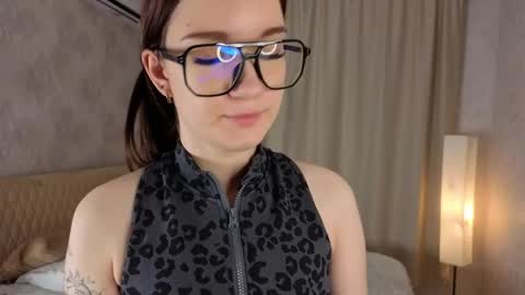 Snapshot of chelseafarro chatting on May 2026 06:49:01 PM Alice online show from May 2026 06:49:01 PM
